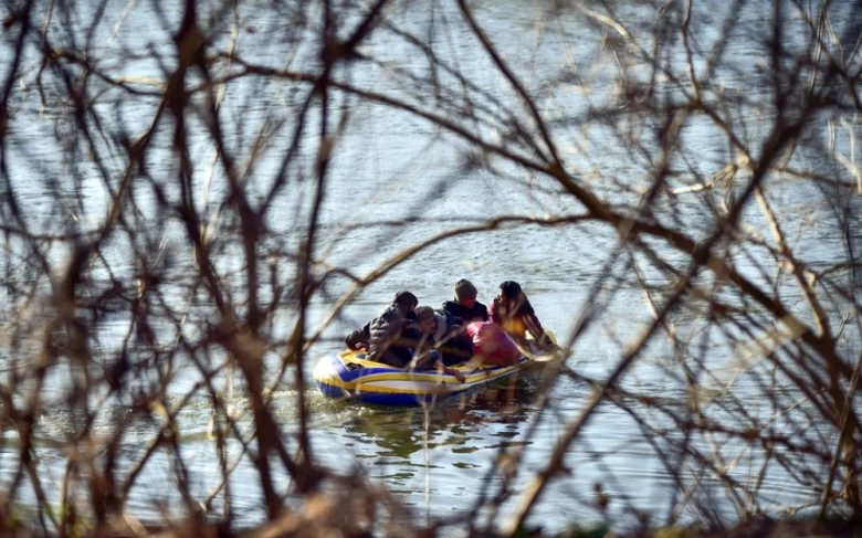 Τα περάσματα των διακινητών στον Έβρο -Βίντεο ντοκουμέντο